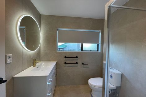 Photo of property in 1/16 Glen Vista Place, Bayview, Auckland, 0629