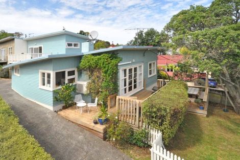 Photo of property in 37 Seaton Road, Murrays Bay, Auckland, 0630