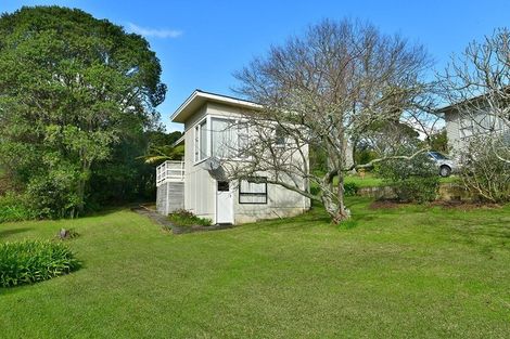 Photo of property in 18 Pohutukawa Avenue, Red Beach, 0932