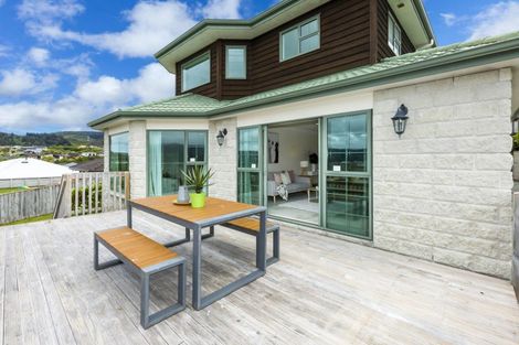 Photo of property in 51 Riverstone Drive, Riverstone Terraces, Upper Hutt, 5018