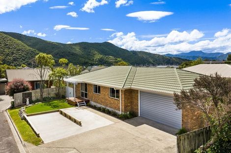 Photo of property in 67 Moana View Road, Waikawa, Picton, 7220