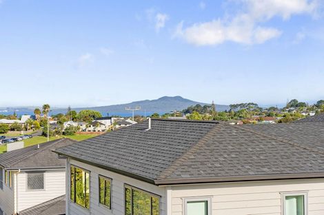 Photo of property in 43 Zara Court, Windsor Park, Auckland, 0632