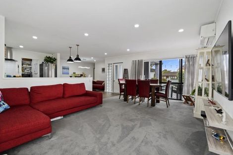 Photo of property in 62 Golfland Drive, Golflands, Auckland, 2013