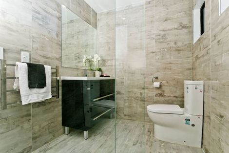 Photo of property in 2/74 Brigantine Drive, Beach Haven, Auckland, 0626