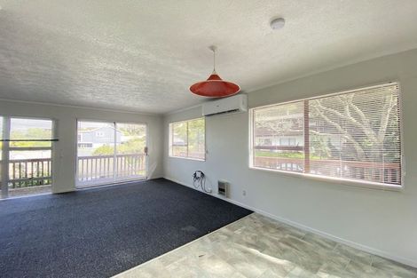 Photo of property in 28 Barker Rise, Northcross, Auckland, 0632