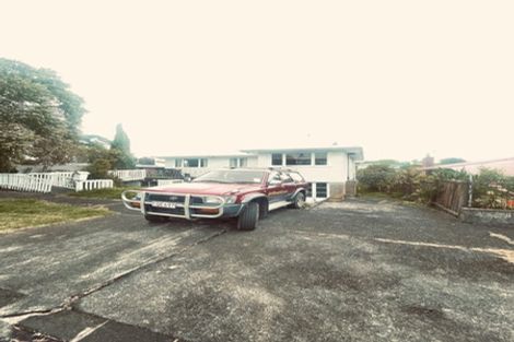 Photo of property in 28 Maui Pomare Street, Blockhouse Bay, Auckland, 0600