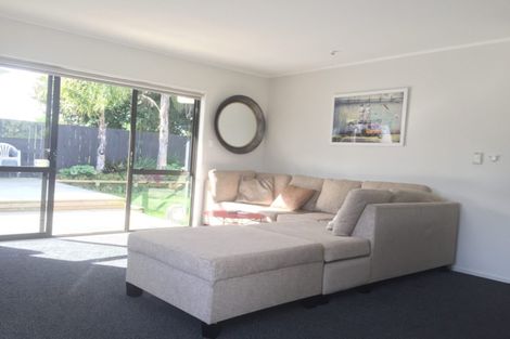 Photo of property in 2/45 Taioma Crescent, Te Atatu Peninsula, Auckland, 0610