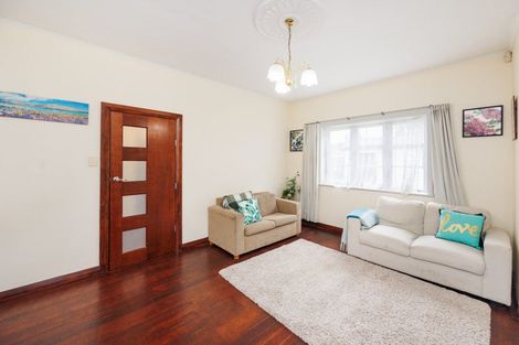 Photo of property in 210 College Street, West End, Palmerston North, 4412