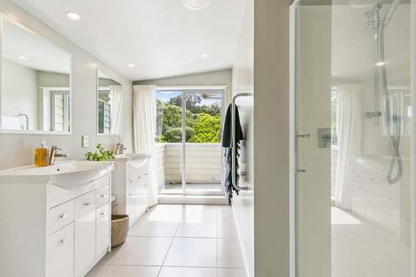 Photo of property in 77a Nicholson Road, Khandallah, Wellington, 6035