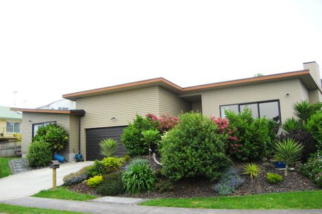 Photo of property in 33 Regency Park Drive, Gulf Harbour, Whangaparaoa, 0930
