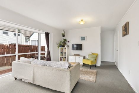 Photo of property in 18a Bracken Road, Newlands, Wellington, 6037