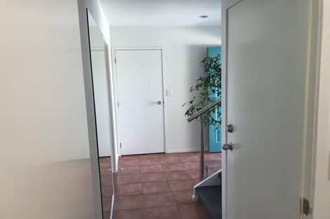 Photo of property in 2 Horizon Way, West Harbour, Auckland, 0618