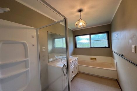 Photo of property in 11 Ravenstone Place, Chatswood, Auckland, 0626