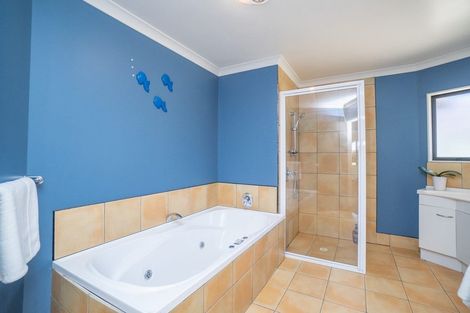 Photo of property in 34 Schnell Drive, Kelvin Grove, Palmerston North, 4414