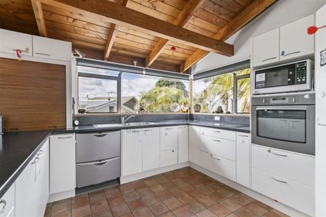 Photo of property in 203 Luckens Road, West Harbour, Auckland, 0618