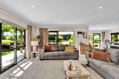 Photo of property in 88 Te Arei Road, Lepperton, New Plymouth, 4373