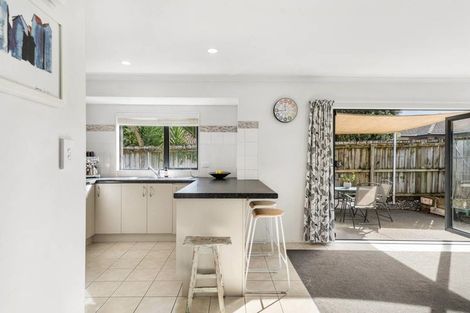 Photo of property in 16 Cathcart Close, Pukekohe, 2120