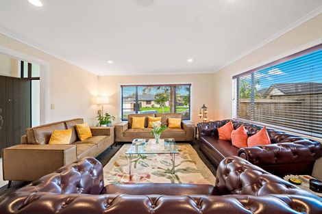 Photo of property in 11 Walter Haddrell Crescent, Flat Bush, Auckland, 2016