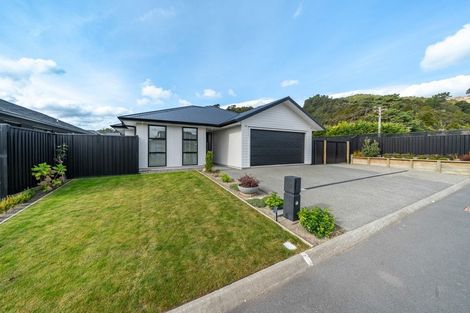 Photo of property in 117 Mawai Hakona Drive, Wallaceville, Upper Hutt, 5018