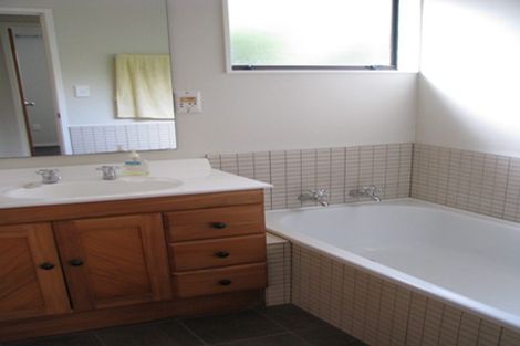 Photo of property in 7b Covil Avenue, Te Atatu South, Auckland, 0610