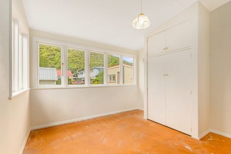 Photo of property in 23 Tuatoru Street, Eastbourne, Lower Hutt, 5013