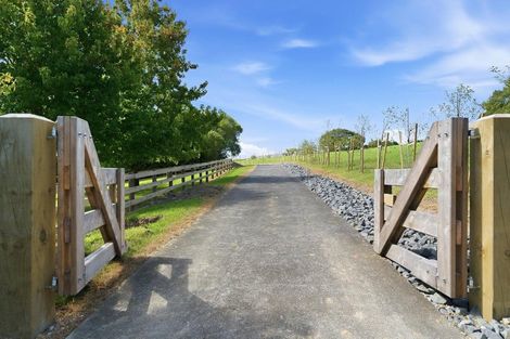 Photo of property in 39 Robinson Road, Whitianga, 3510