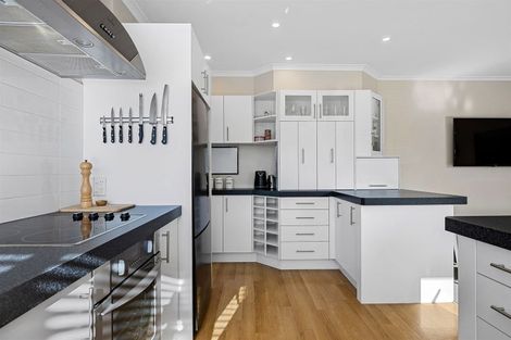 Photo of property in 6 Cherrywood Place, Redwood, Christchurch, 8051