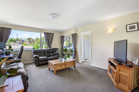 Photo of property in 84 Advene Road, Cockle Bay, Auckland, 2014