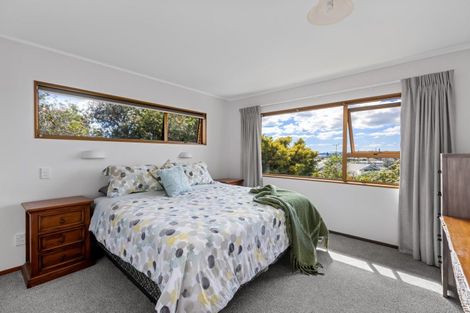 Photo of property in 14 Birdie Place, Red Beach, 0932