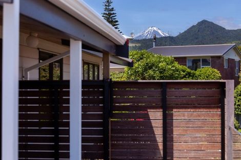 Photo of property in 50 Messenger Terrace, Oakura, 4314