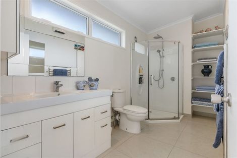 Photo of property in 9 Susanne Place, Pakuranga, Auckland, 2010