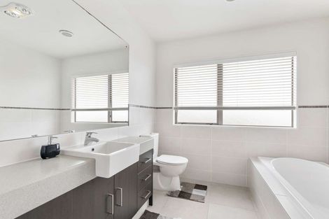 Photo of property in 5 Kouras Place, Flat Bush, Auckland, 2016