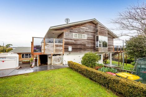 Photo of property in 21 Longview Drive, Merrilands, New Plymouth, 4312