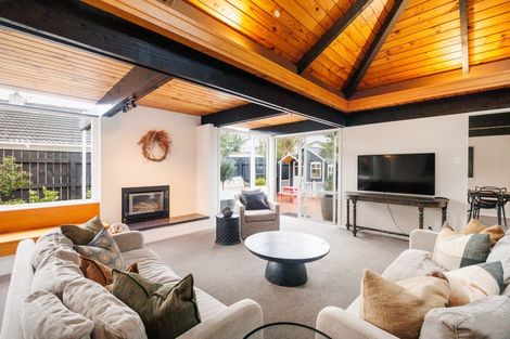 Photo of property in 11 Chilton Grove, Hokowhitu, Palmerston North, 4410