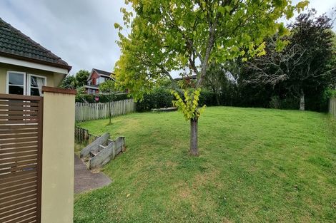 Photo of property in 20 Aorangi Place, Birkenhead, Auckland, 0626