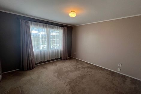 Photo of property in 5 Barton Place, Orewa, 0931