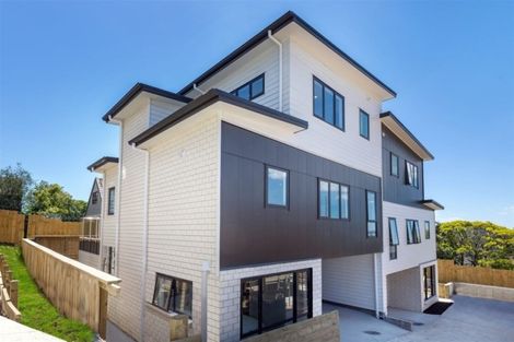 Photo of property in 4225b Great North Road, Glendene, Auckland, 0602