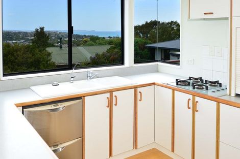 Photo of property in 2/81 Knights Road, Rothesay Bay, Auckland, 0630
