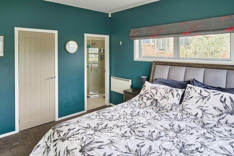 Photo of property in 25 Paparoa Crescent, Aotea, Porirua, 5024