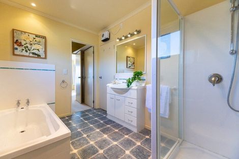 Photo of property in 175 Weggery Drive, Waikanae Beach, Waikanae, 5036