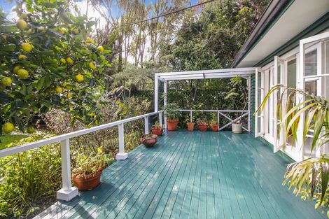 Photo of property in 16 Waima Crescent, Titirangi, Auckland, 0604