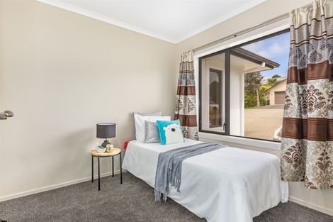 Photo of property in 17 Tongariro Drive, Aotea, Porirua, 5024