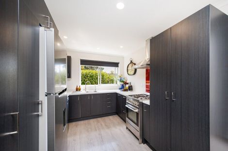 Photo of property in 2 Capri Place, Awapuni, Palmerston North, 4412