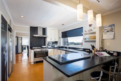 Photo of property in 8 Saint Ives Grove, Whalers Gate, New Plymouth, 4310