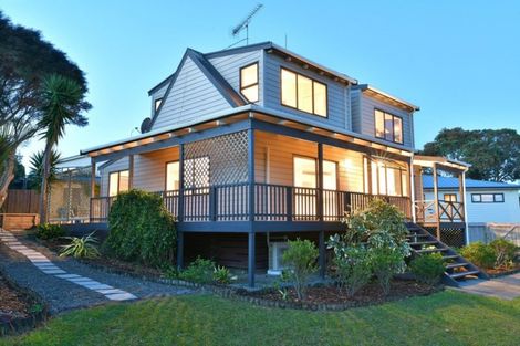 Photo of property in 16 Albatross Road, Red Beach, 0932