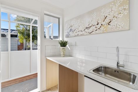 Photo of property in 23 Kowhai Street, Hamilton Lake, Hamilton, 3204