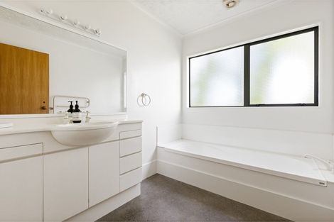 Photo of property in 4 Tauroa Valley, Havelock North, 4130