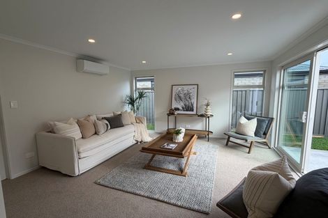 Photo of property in 23 Hammick Crescent, Pyes Pa, 3112