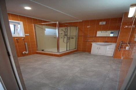 Photo of property in 1 Lowtherhurst Road, Massey, Auckland, 0614