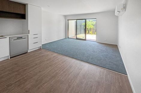 Photo of property in 2/79 Edmonton Road, Henderson, Auckland, 0612